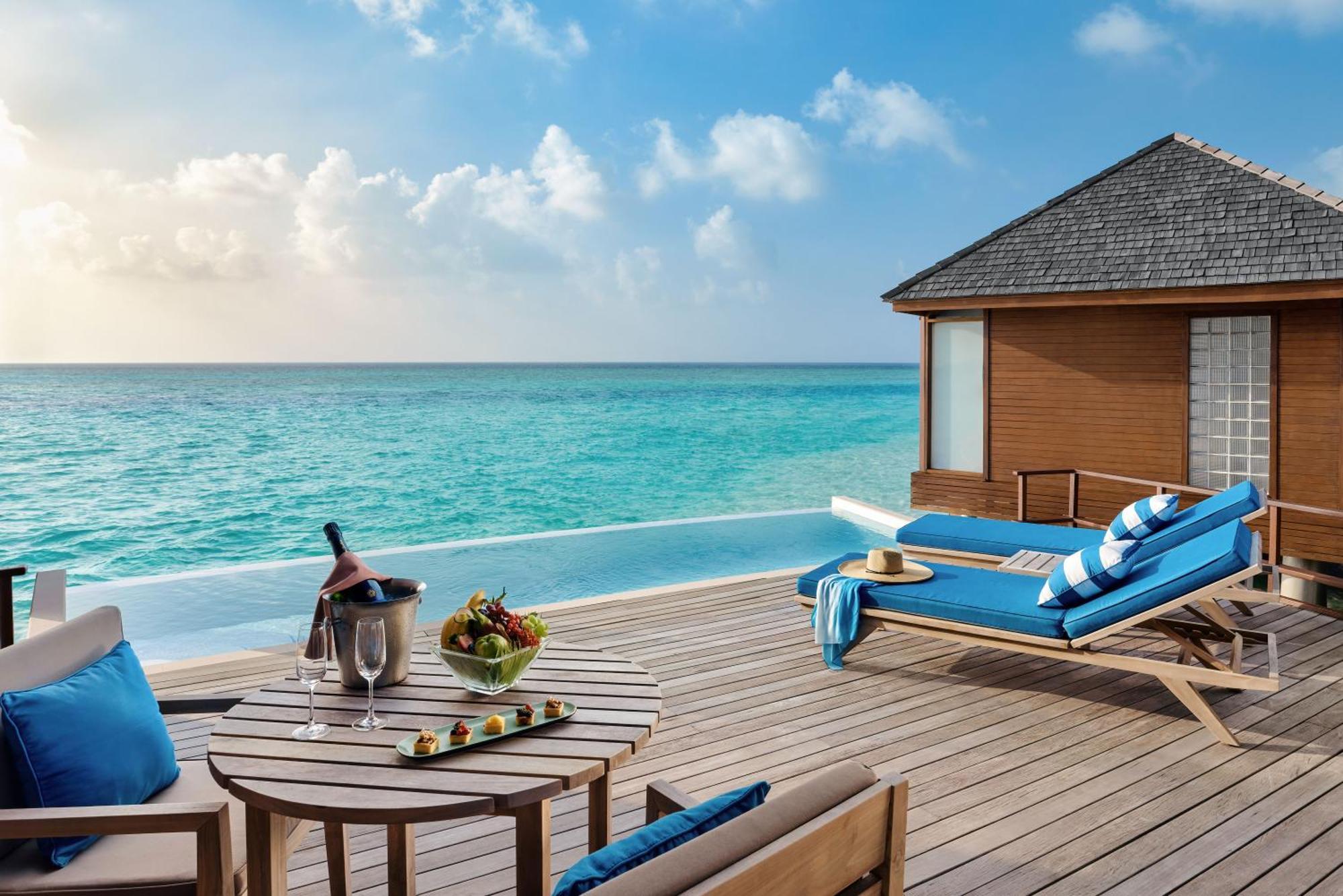 Villa Deluxe con Piscina e Vista Tramonto sull’Acqua